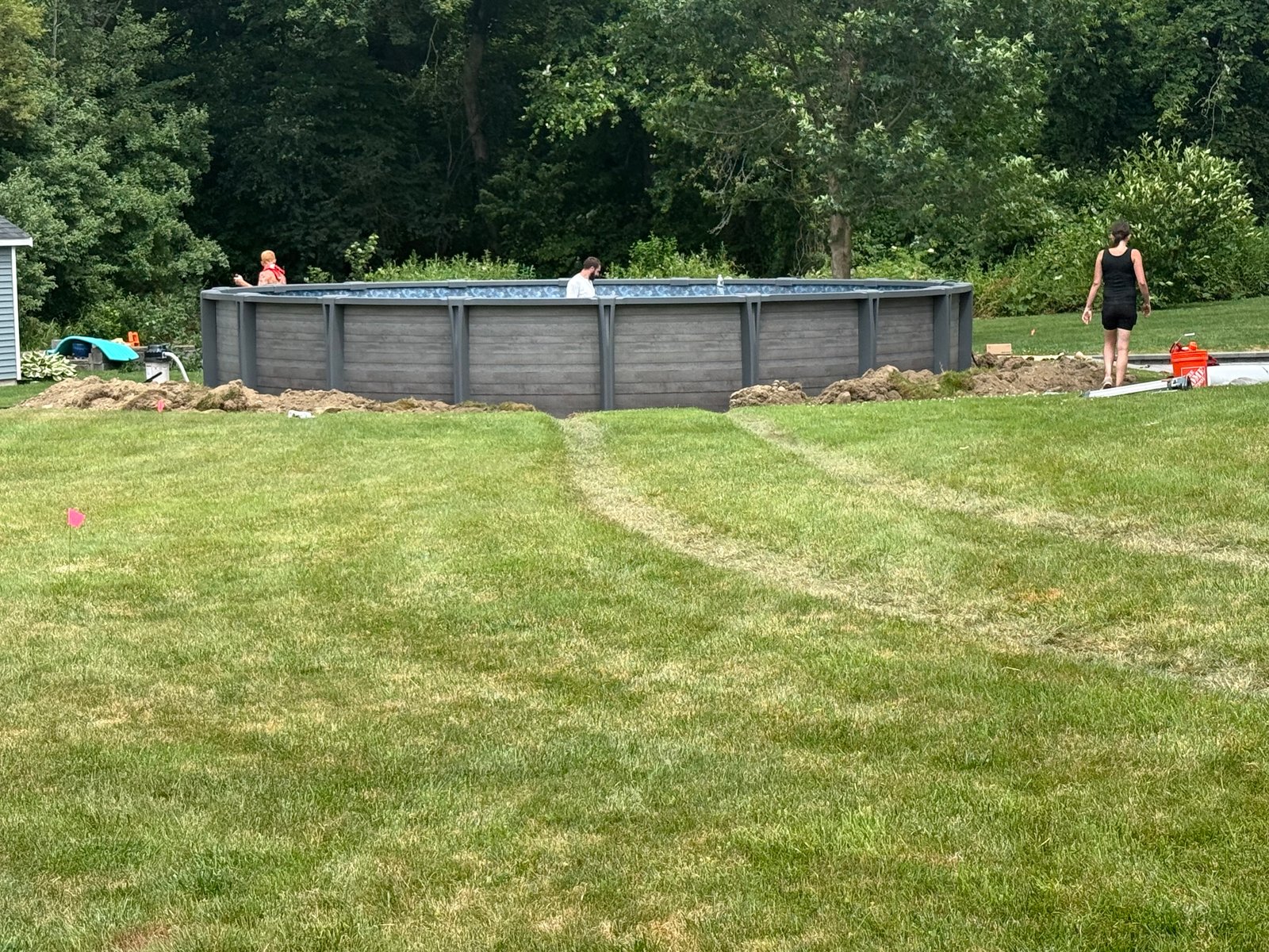 27’ Round Downtown Installation