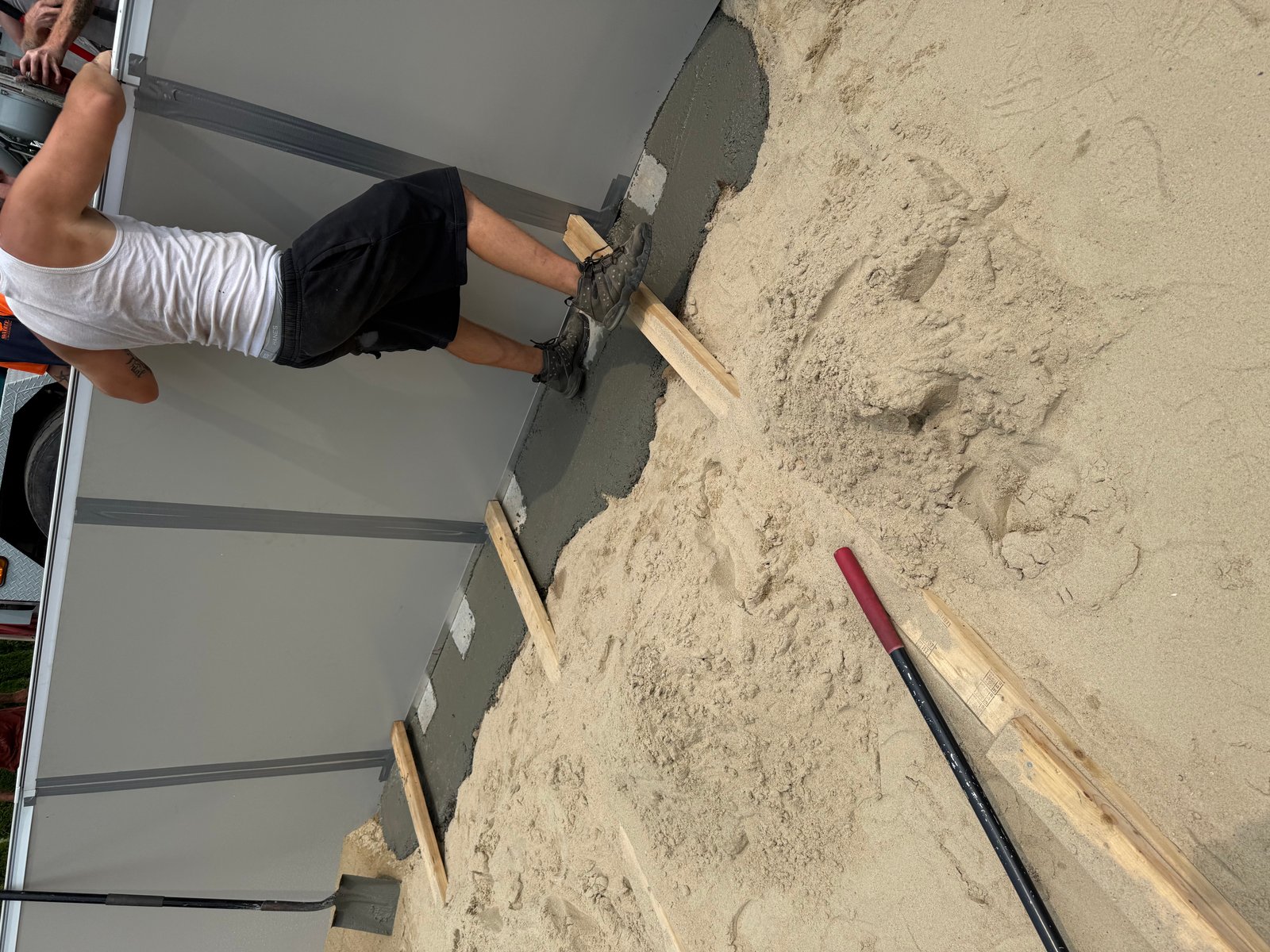 Metric Radiant Oval Pool