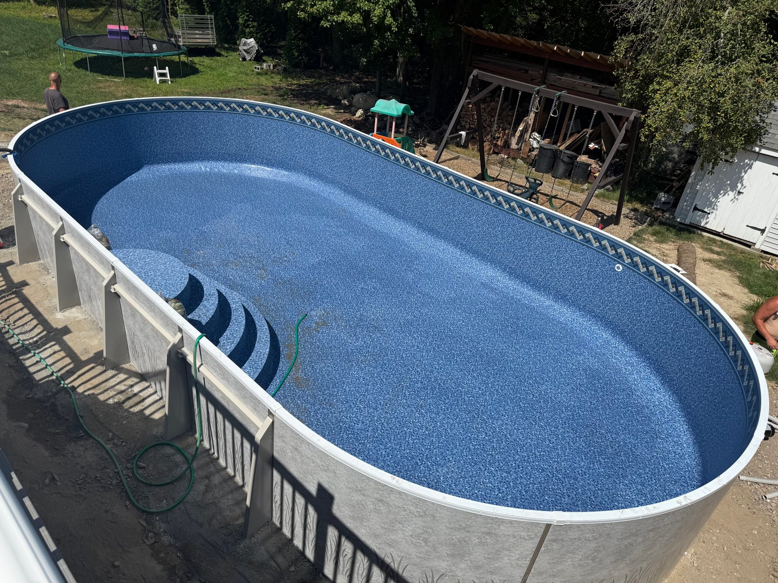 Metric Radiant Oval Pool